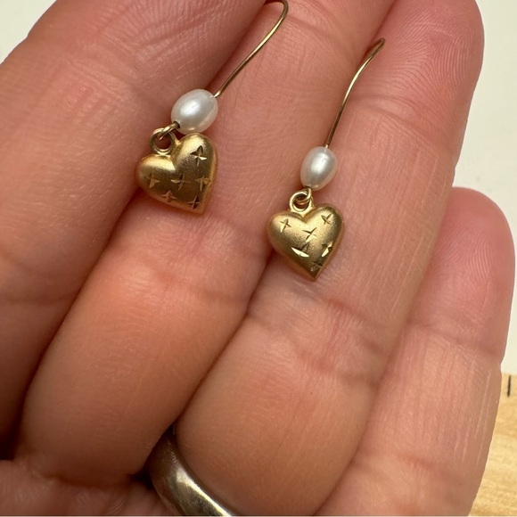 Dainty Heart Pearl Earrings 14k Yellow Gold Vintage - Picture 4 of 8
